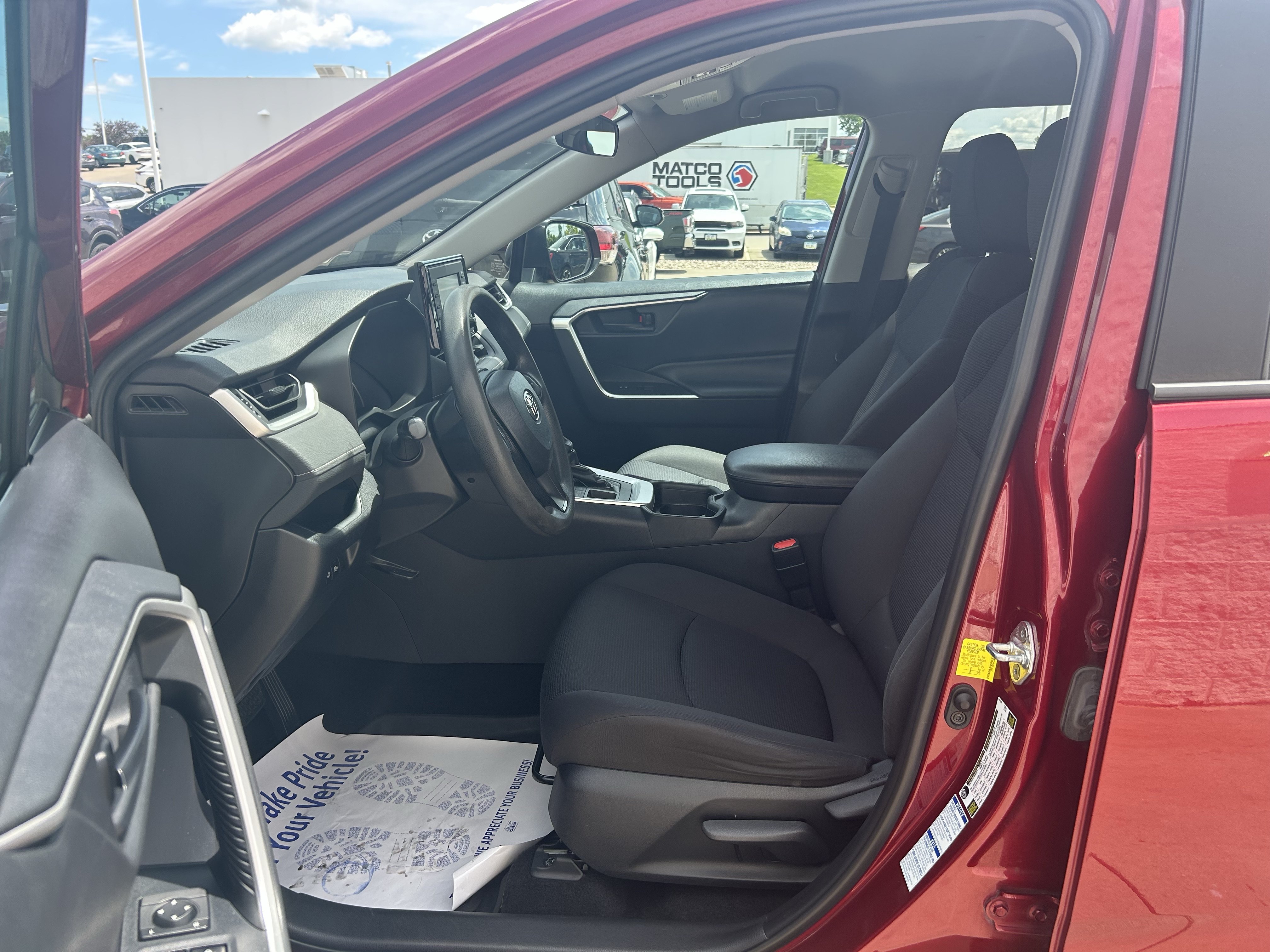 Used 2019 Toyota RAV4 LE AWD/4WD image 13