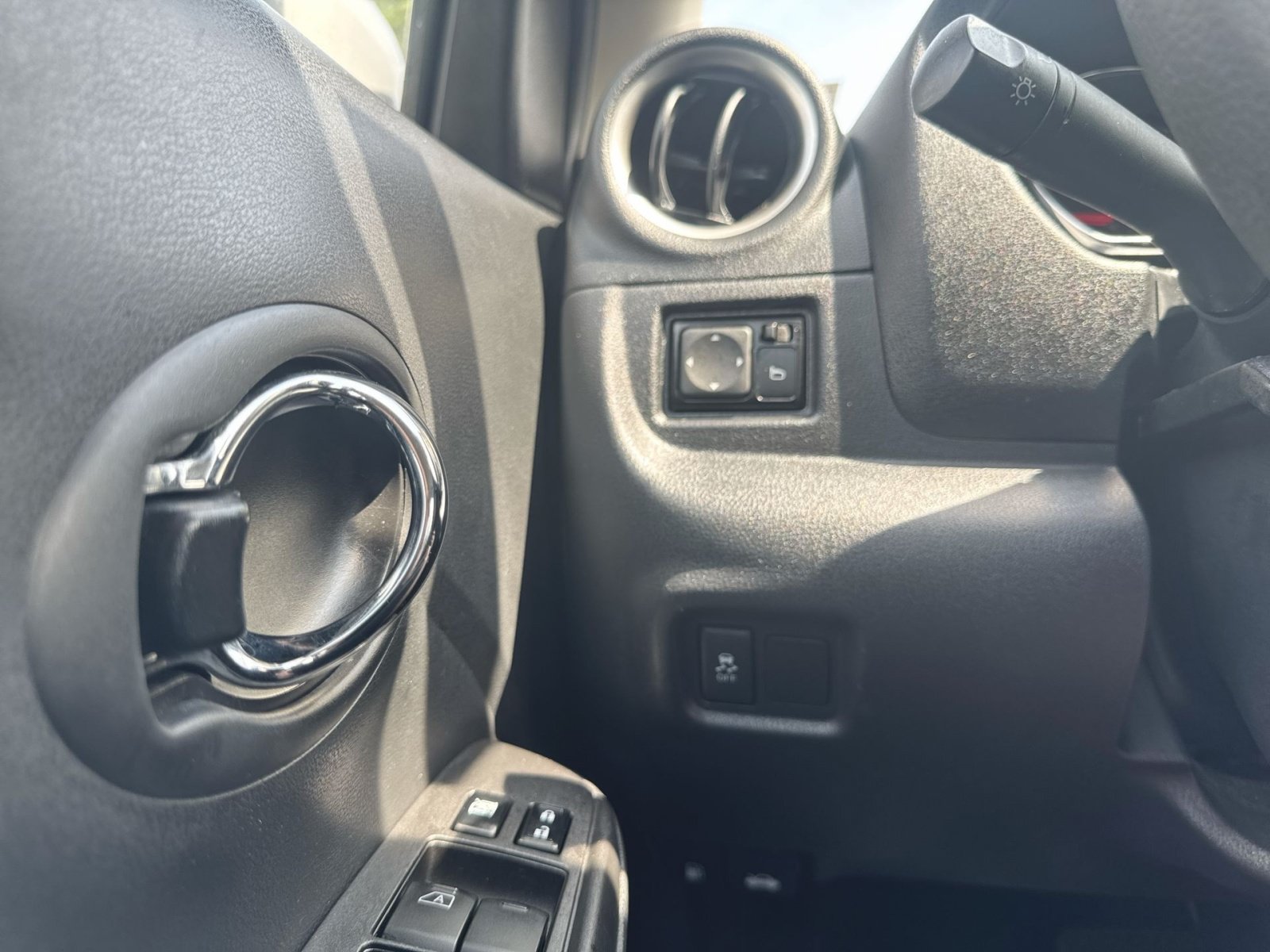 Used 2018 Nissan Versa SV FWD image 20
