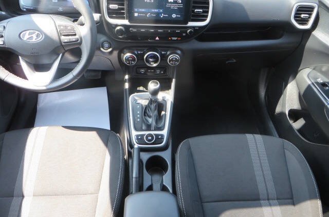 Used 2026 Hyundai Venue SEL FWD image 15
