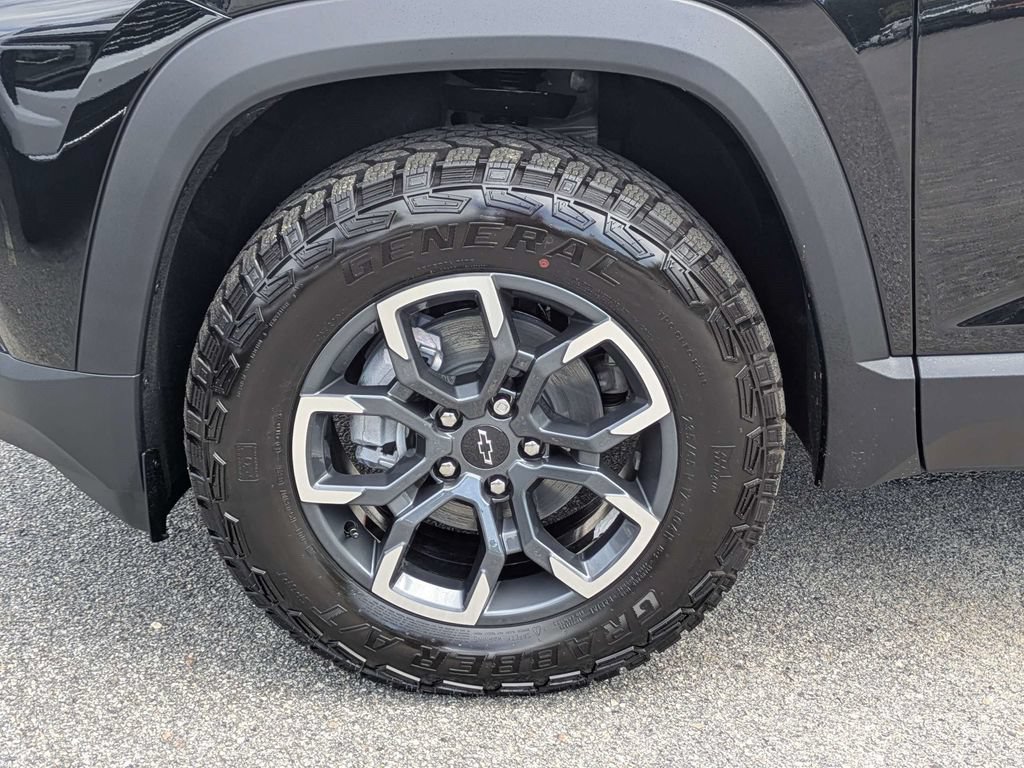 New 2027 Chevrolet Equinox ACTIV w/ Safety and Technology Package FWD image 12