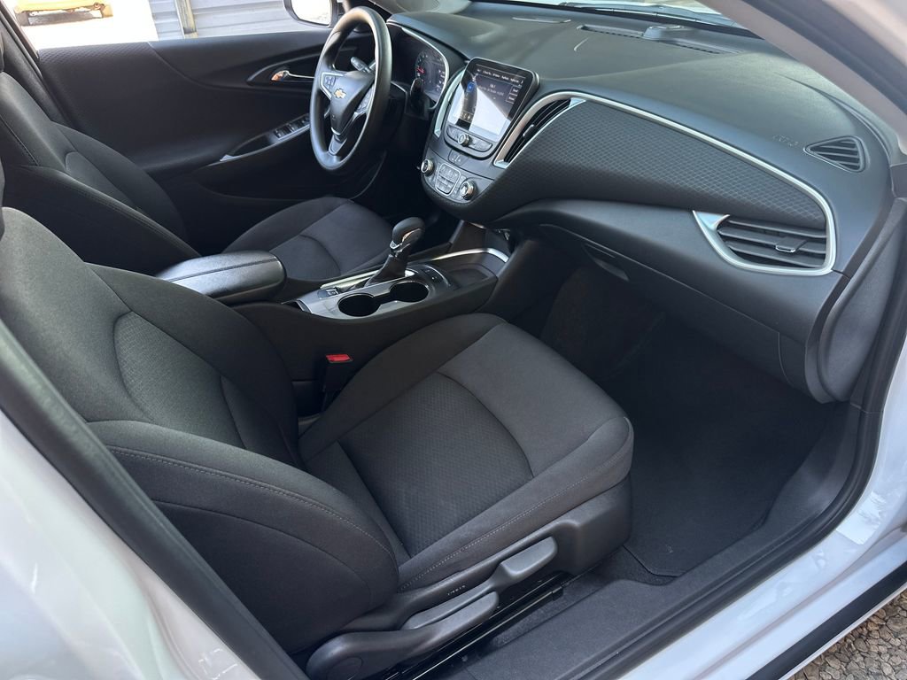 Used 2024 Chevrolet Malibu LT image 30