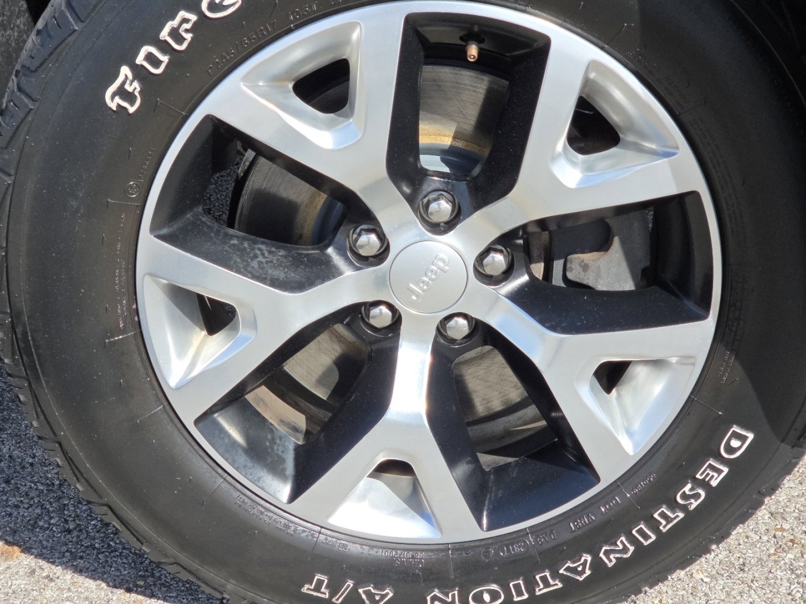 Used 2018 Jeep Cherokee Trailhawk w/ Cold Weather Group image 10