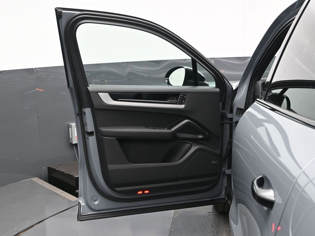 New 2026 Porsche Cayenne S image 8
