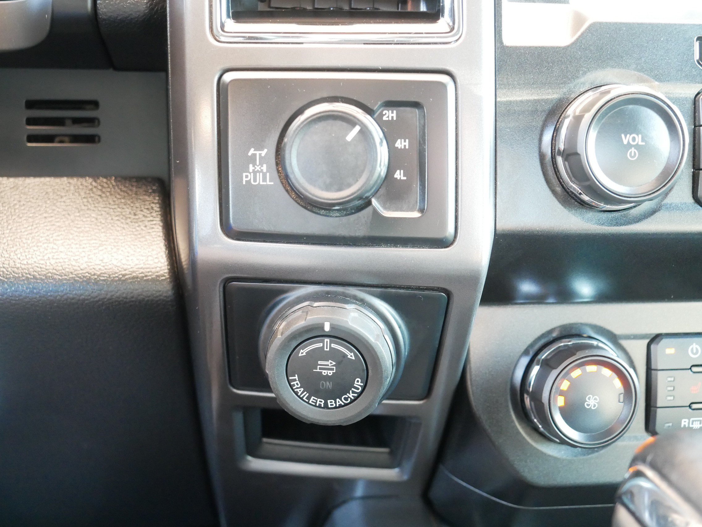 Used 2019 Ford F150 XLT w/ Equipment Group 302A Luxury AWD/4WD image 32
