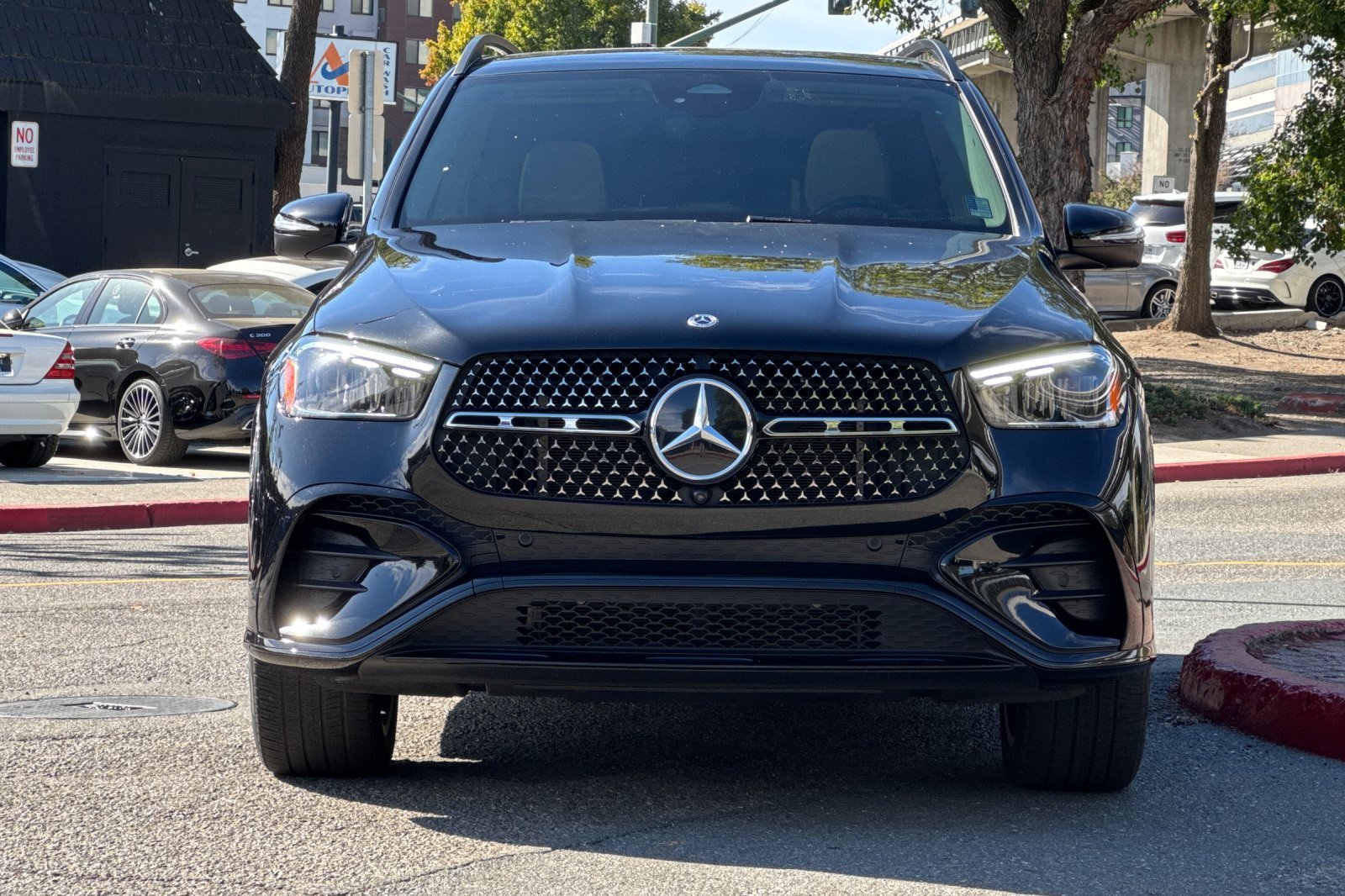Used 2024 Mercedes-Benz GLE 450e 4MATIC image 4