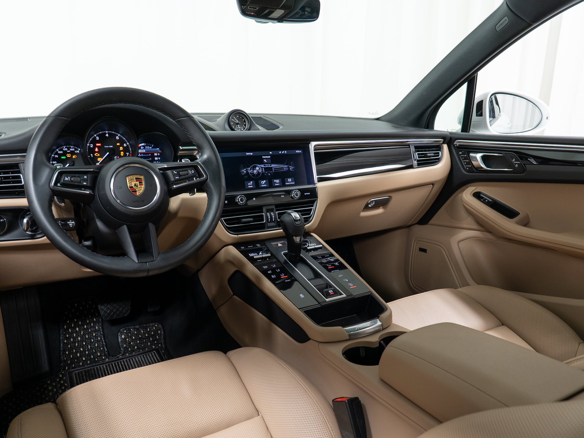 Certified 2022 Porsche Macan AWD/4WD image 19