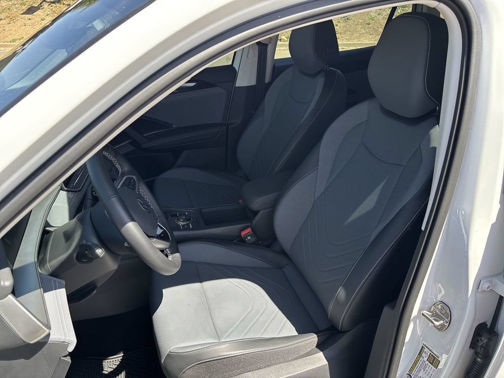 Used 2025 Volkswagen Tiguan SE AWD/4WD image 22