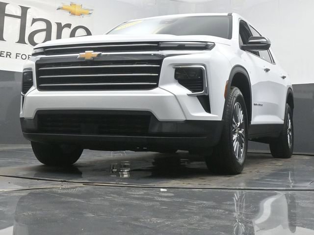 Used 2025 Chevrolet Traverse LT image 4