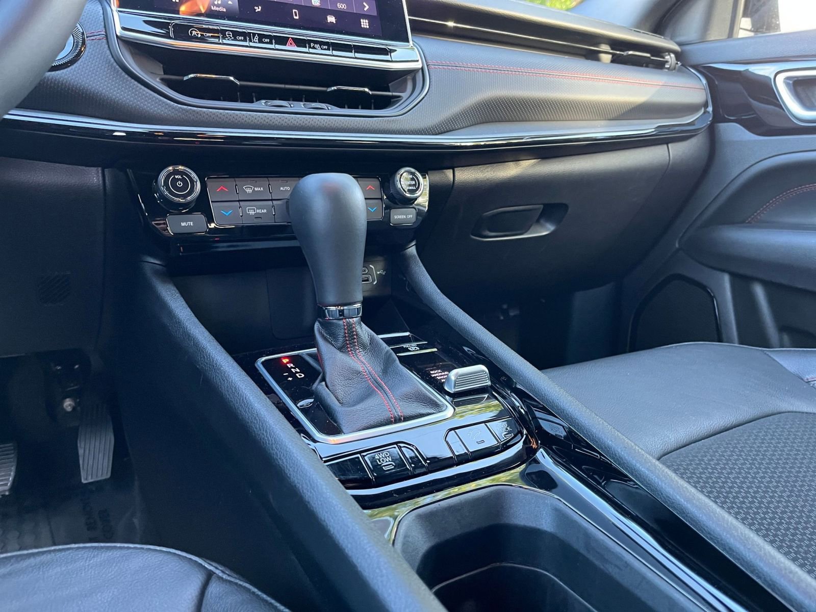 Used 2025 Jeep Compass Trailhawk image 42