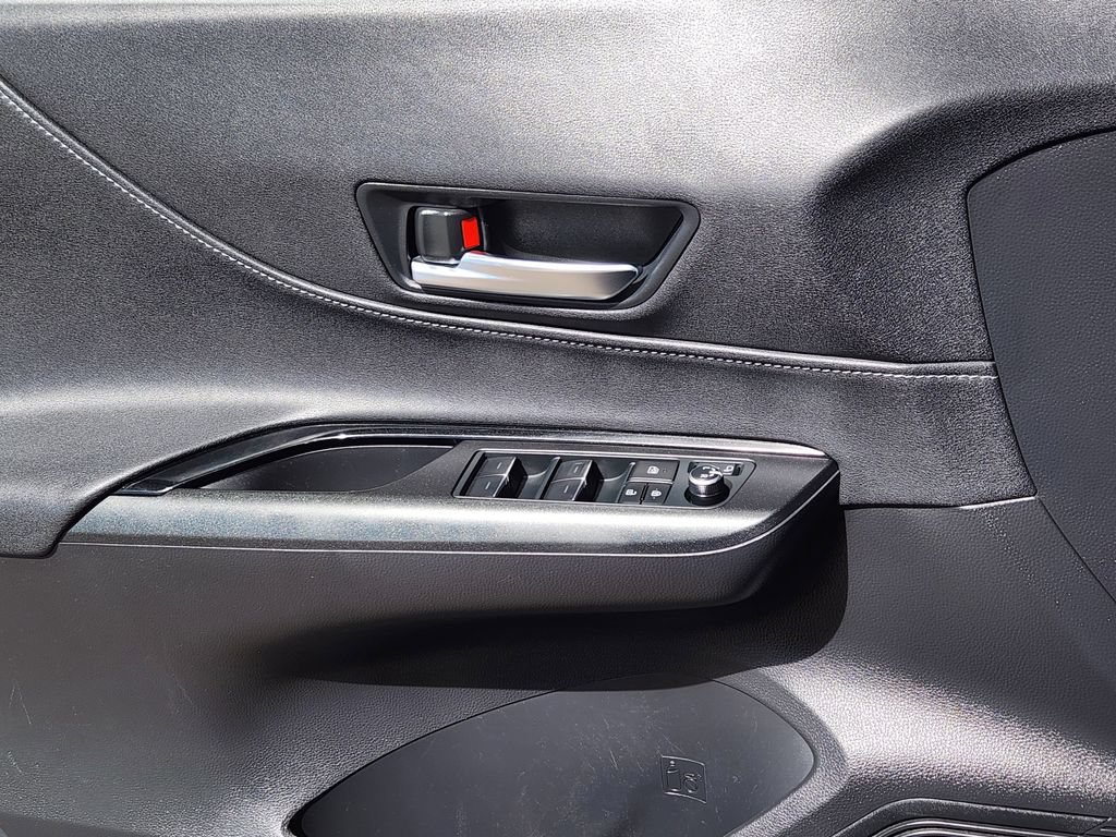 Used 2024 Toyota Venza LE AWD/4WD image 14