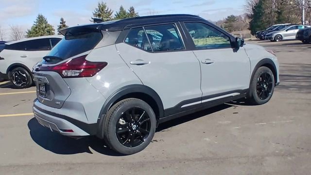 Used 2023 Nissan Kicks SR image 3
