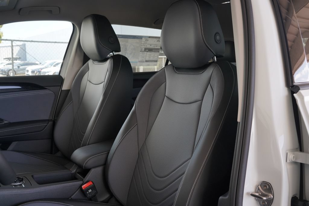 New 2026 Volkswagen Tiguan SE FWD image 13