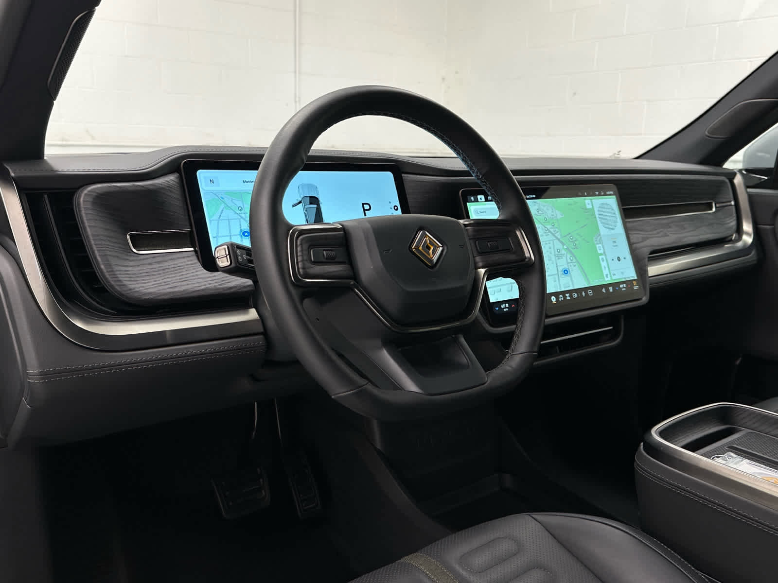 Used 2025 Rivian R1S Adventure image 10