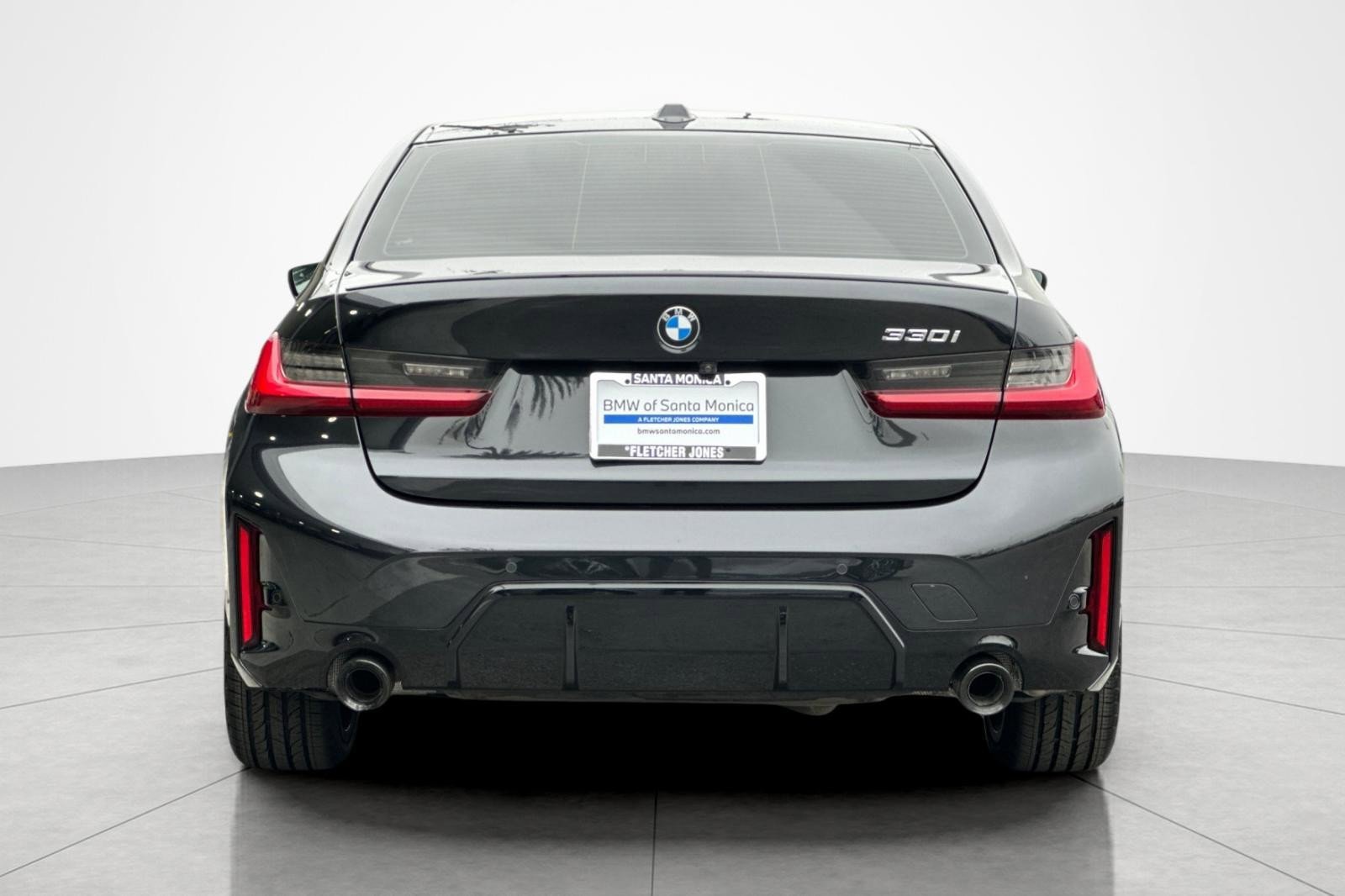 Used 2023 BMW 330i Sedan w/ M Sport Package RWD image 4