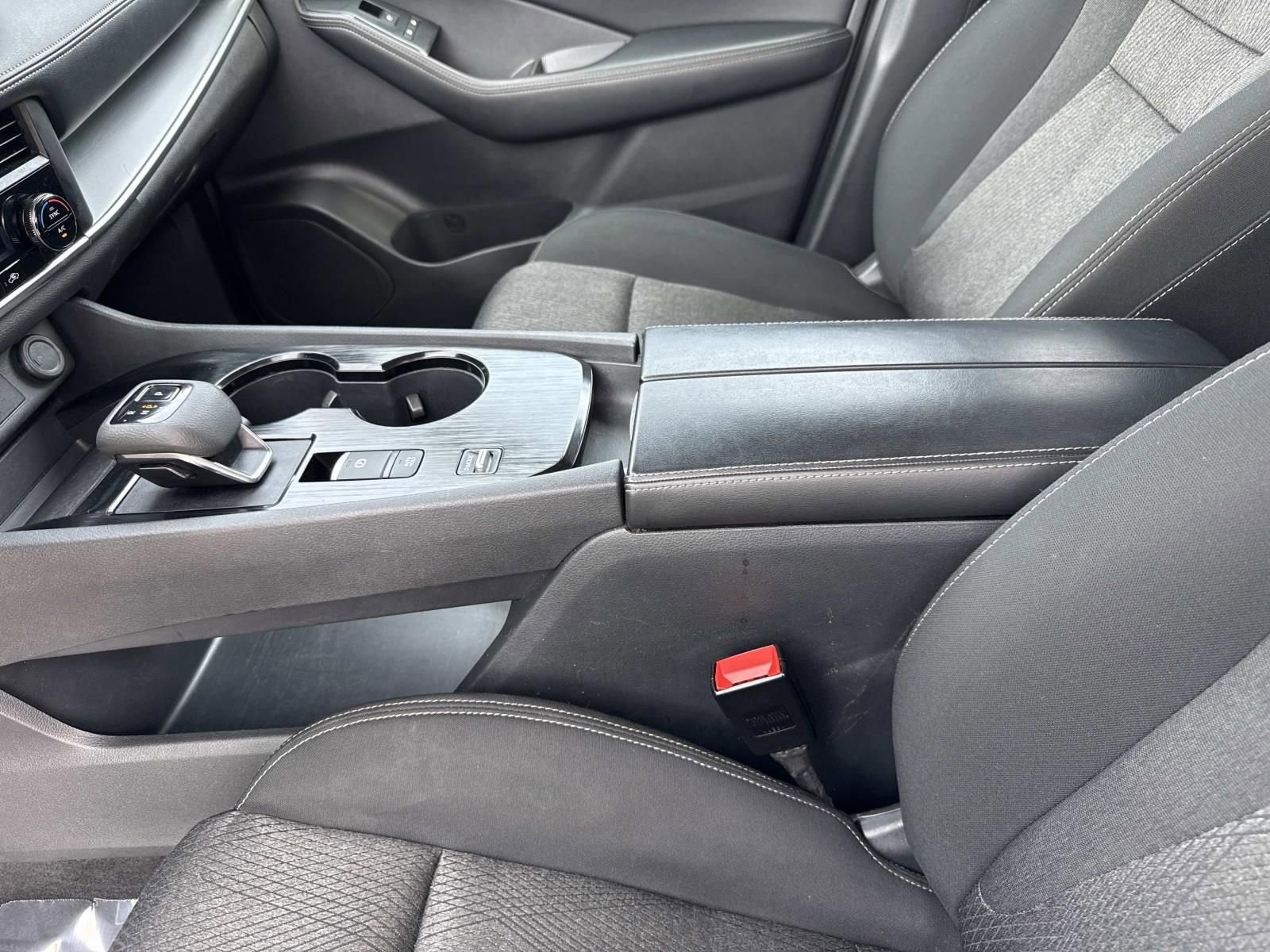 Used 2024 Nissan Rogue SV image 20