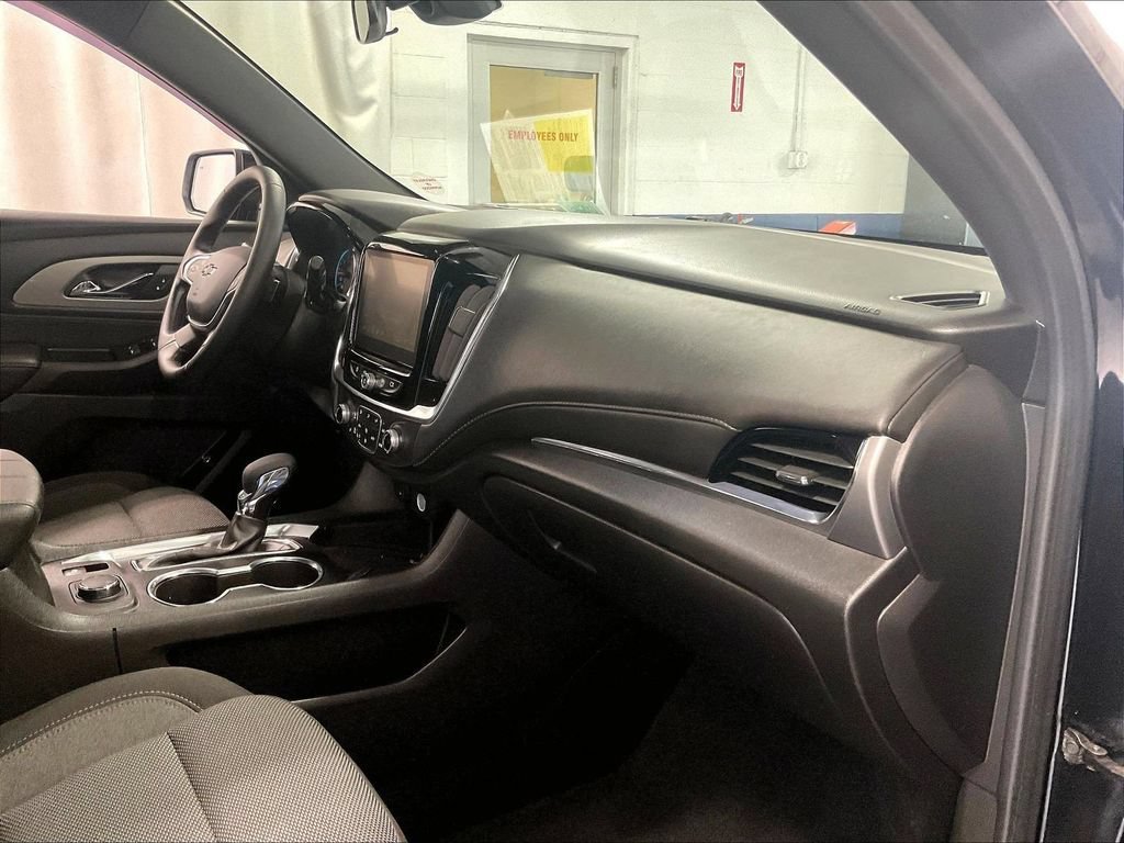 Used 2023 Chevrolet Traverse LT w/ Midnight/Sport Edition AWD/4WD image 14
