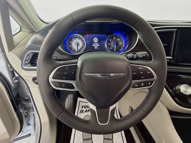 Used 2024 Chrysler Pacifica Limited FWD image 11
