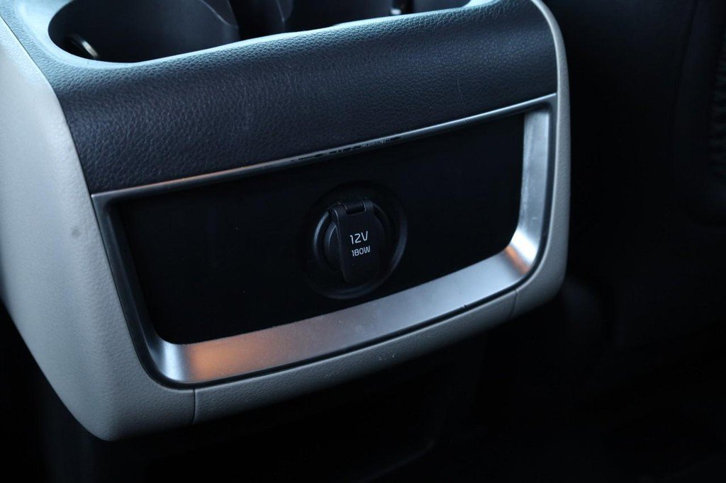 Used 2024 Kia Carnival LX image 23