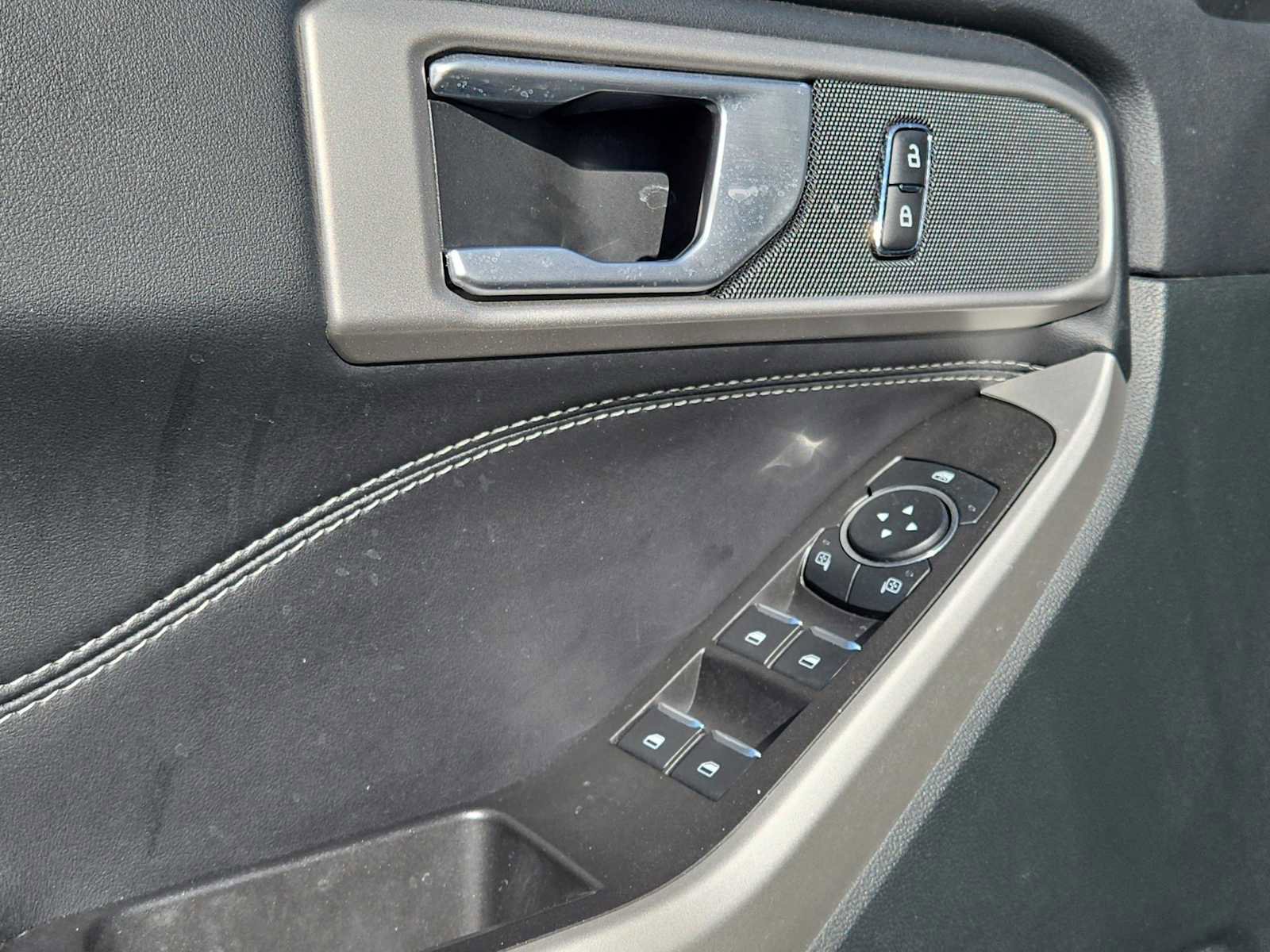 Used 2024 Ford Explorer XLT image 17