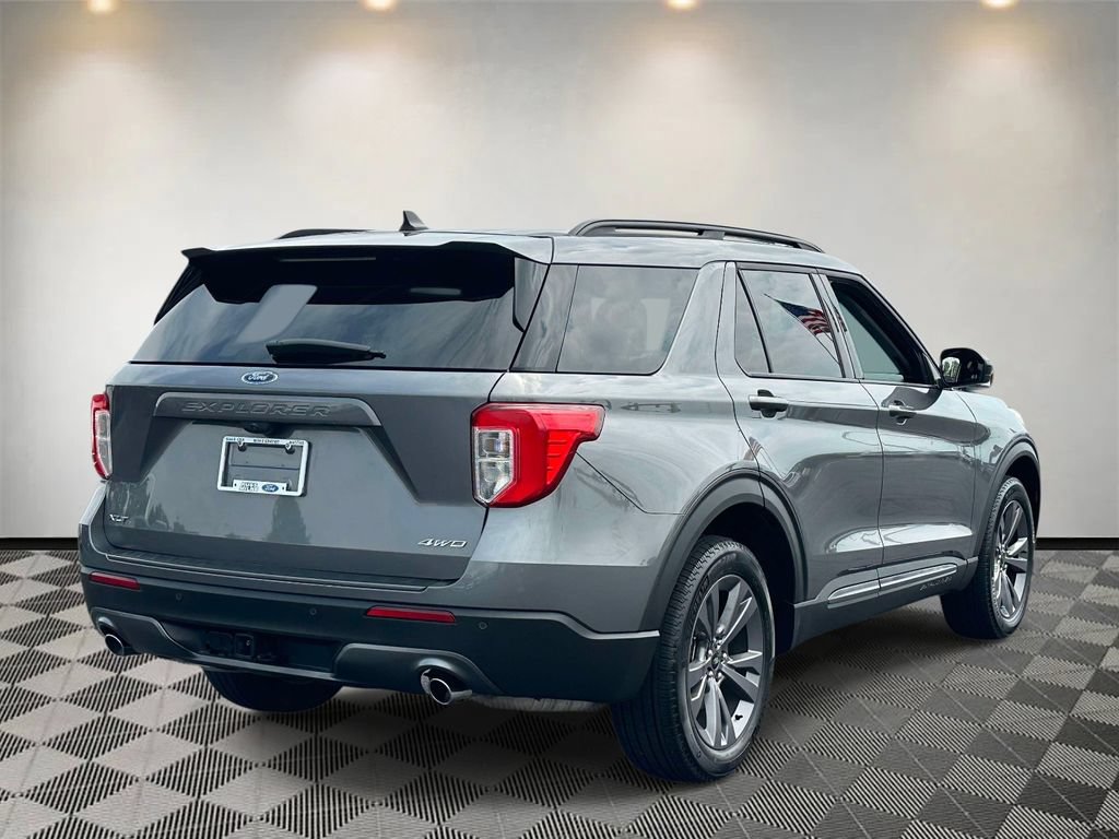Used 2024 Ford Explorer XLT w/ Equipment Group 202A AWD/4WD image 4