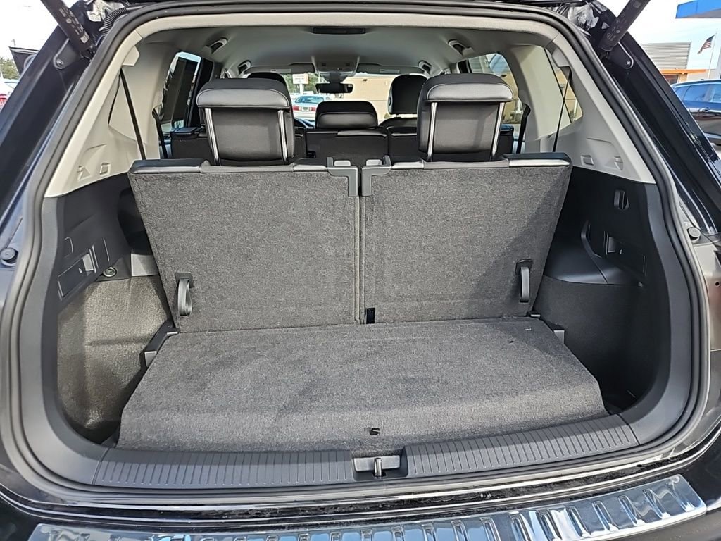 Used 2024 Volkswagen Tiguan SE image 32