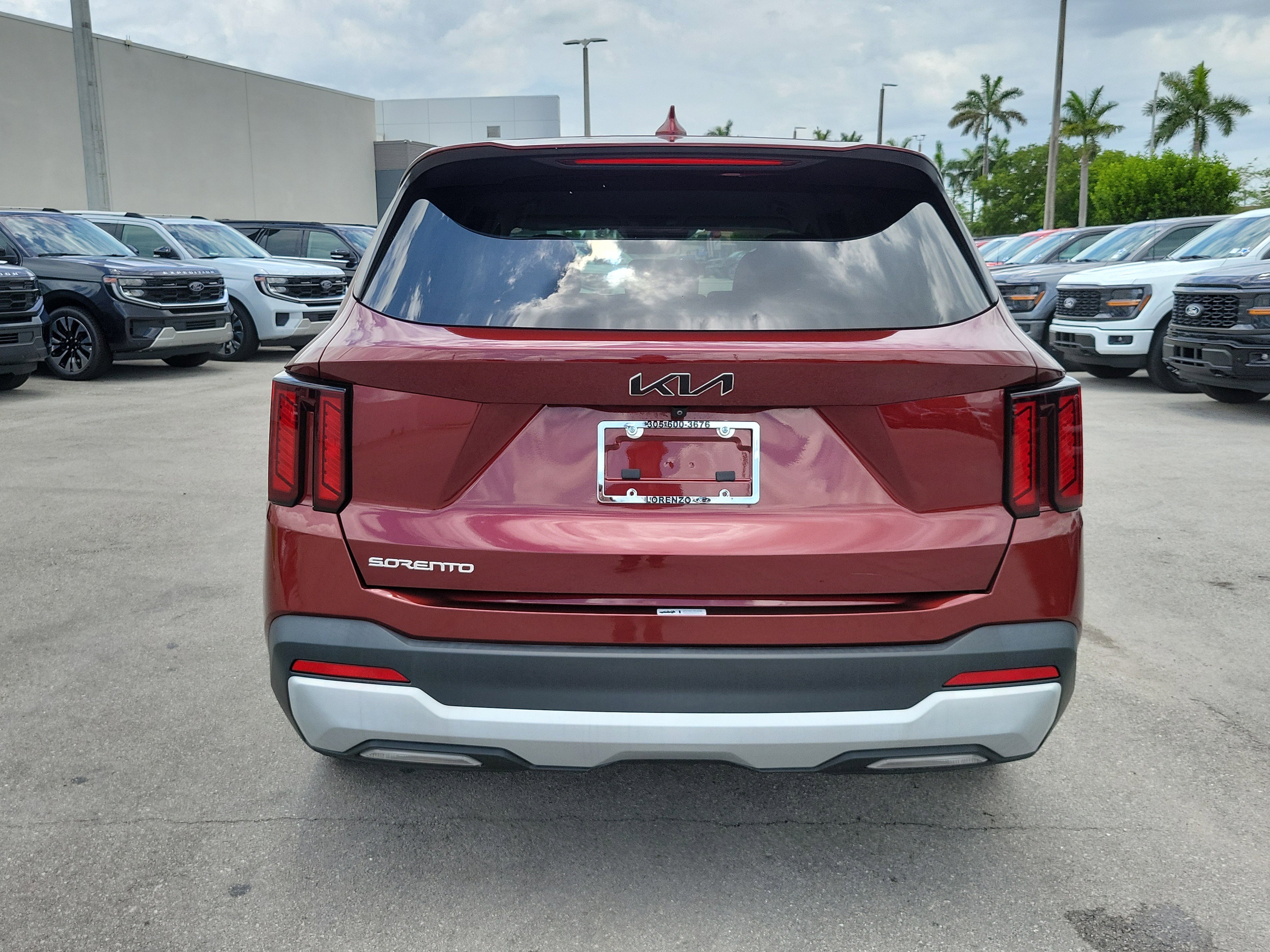 Used 2024 Kia Sorento LX FWD image 6