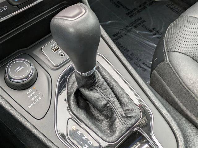 Used 2019 Jeep Cherokee Limited AWD/4WD image 12
