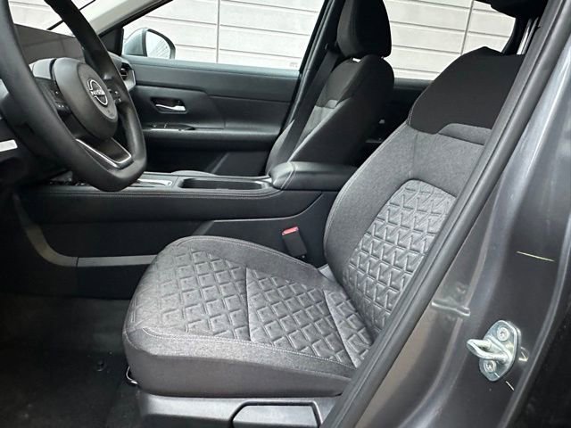 Used 2025 Nissan Kicks SV image 7
