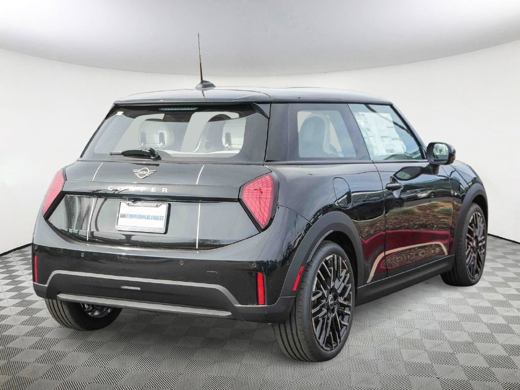 Used 2026 MINI Cooper 2-Door Hardtop FWD image 5