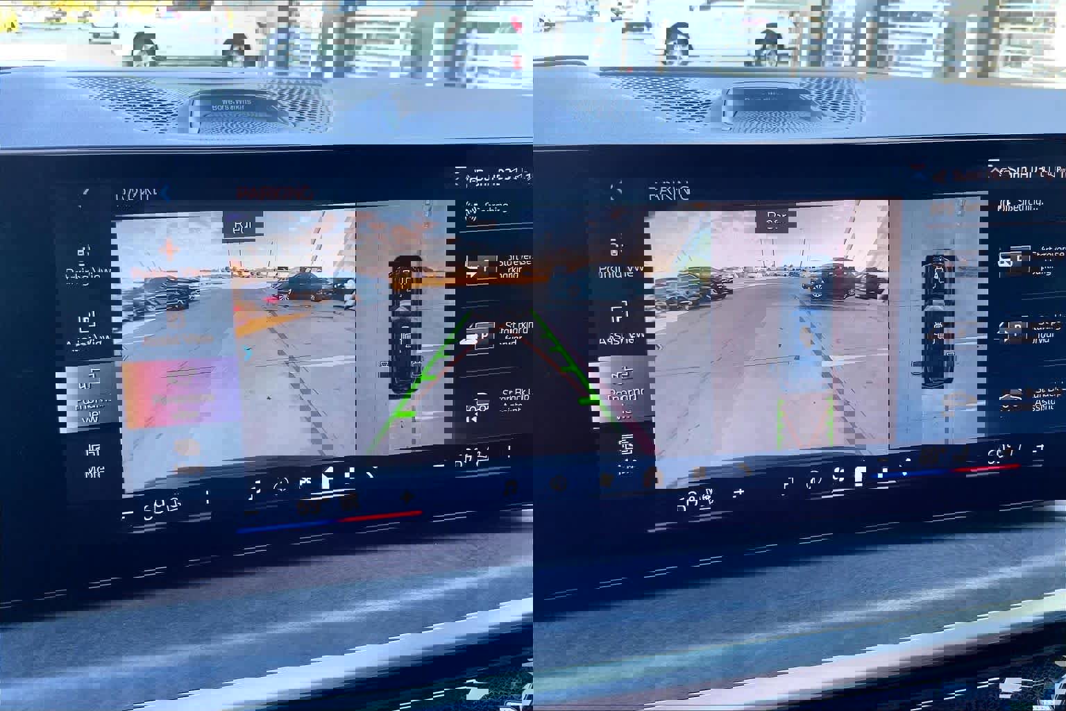 Used 2024 BMW X7 xDrive40i w/ M Sport Package image 25