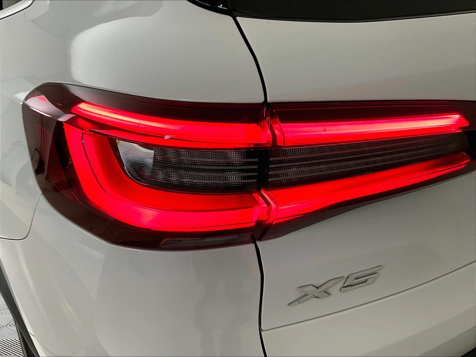 Used 2021 BMW X5 xDrive40i w/ Premium Package 2 AWD/4WD image 23