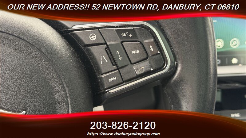 Used 2019 Jaguar F-PACE Premium AWD/4WD image 18