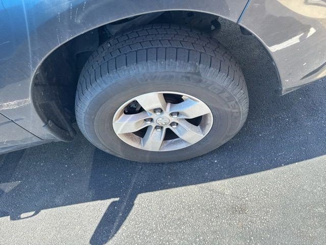 Used 2019 RAM 1500 Express AWD/4WD image 2