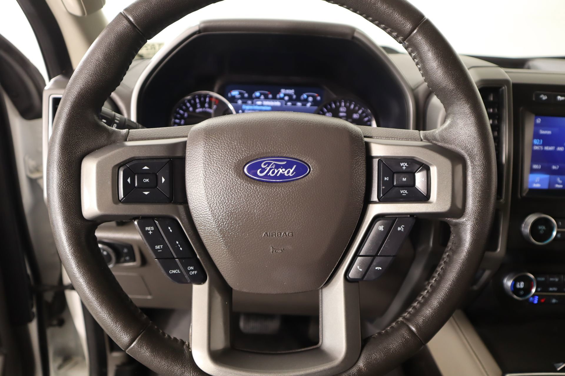 Used 2021 Ford Expedition Max XLT image 3