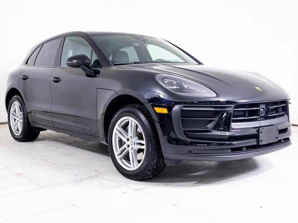 Certified 2025 Porsche Macan AWD/4WD image 26