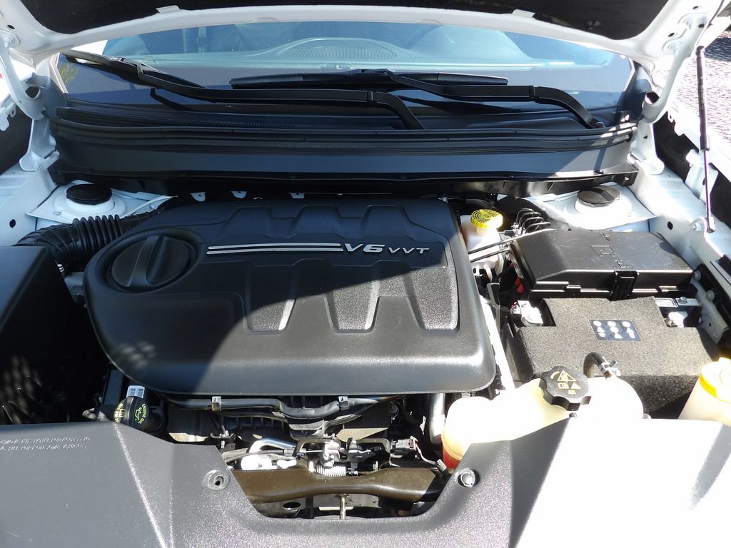 Used 2021 Jeep Cherokee Latitude Lux w/ Comfort/Convenience Group FWD image 26