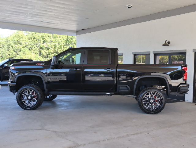 Used 2022 Chevrolet Silverado 2500 LTZ w/ LTZ Plus Package AWD/4WD image 2