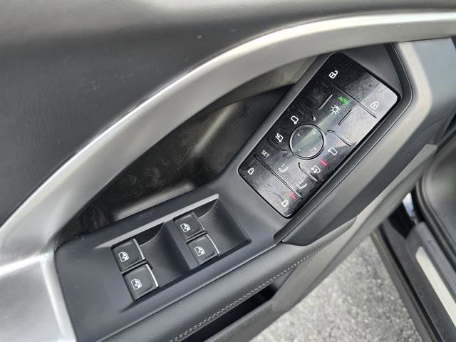Used 2025 Audi Q5 Premium w/ Convenience Package image 23