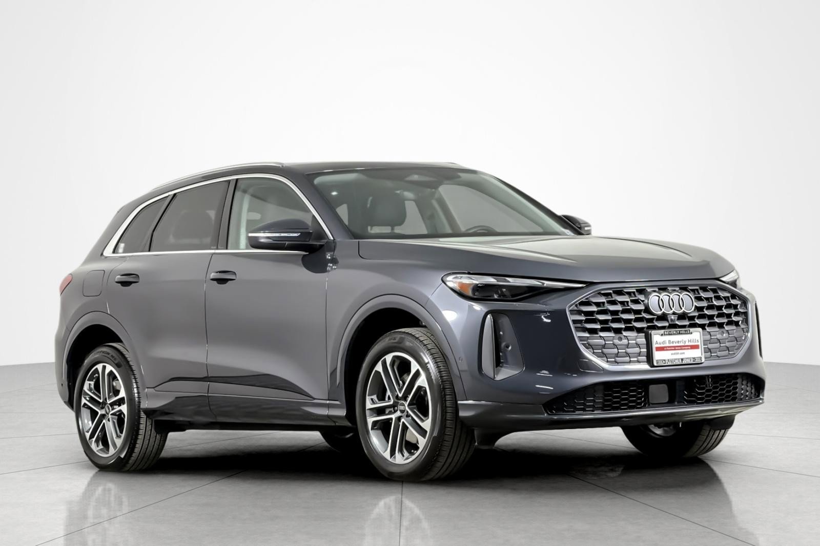 Used 2025 Audi Q5 Premium w/ 19" Wheel Package image 7