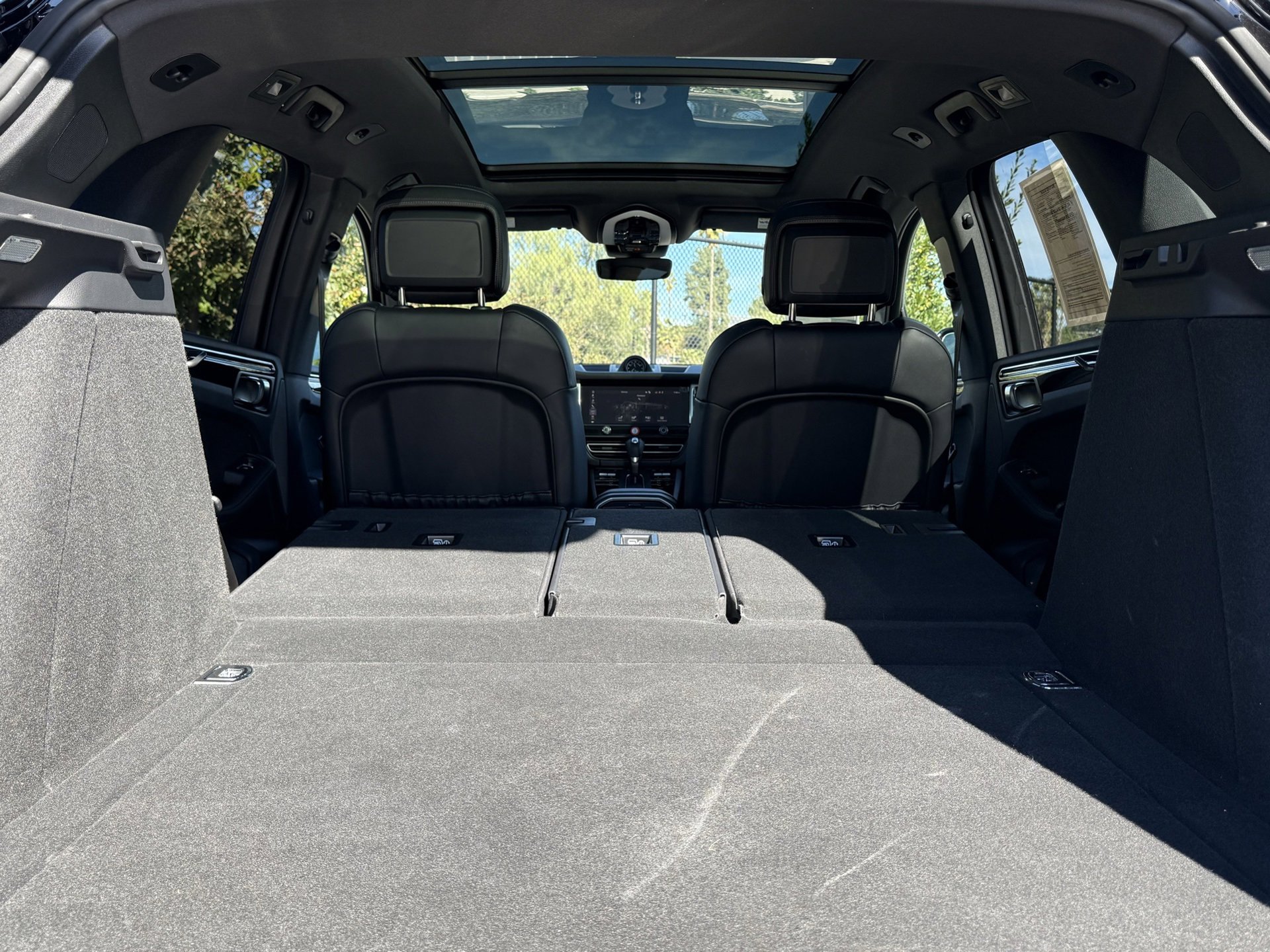 Used 2025 Porsche Macan image 35