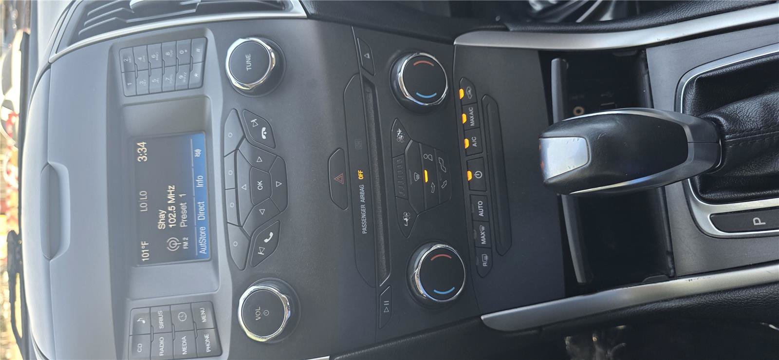 Used 2015 Ford Edge SEL FWD image 18