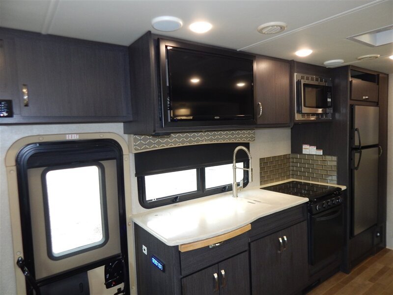Used 2018 Ford E-450 and Econoline 450 Super Duty w/ Motorhome Prep Package RWD image 36
