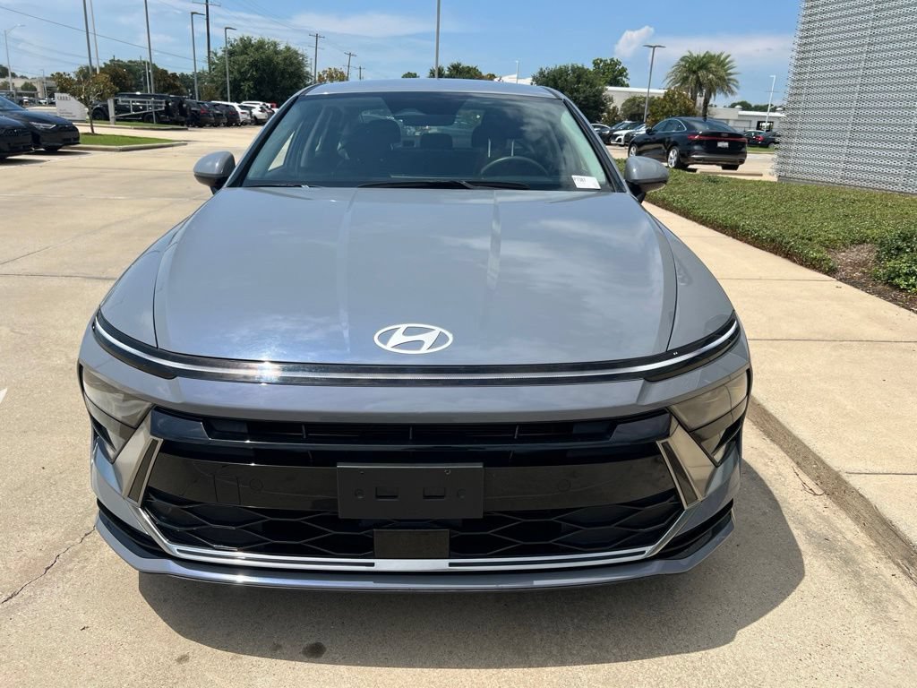 Used 2025 Hyundai Sonata SEL FWD image 2