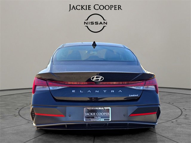 Used 2024 Hyundai Elantra Limited image 4