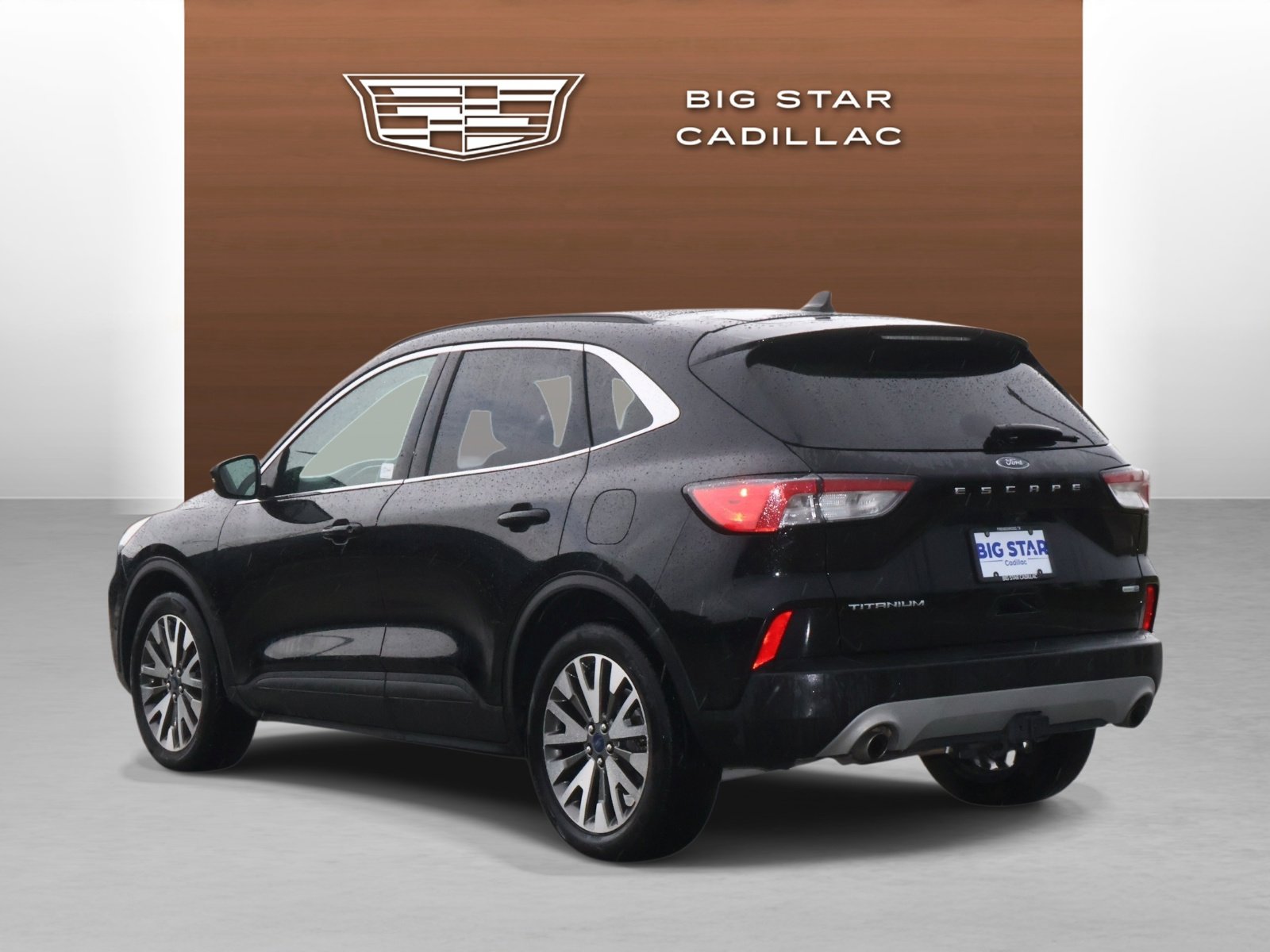 Used 2020 Ford Escape Titanium image 3