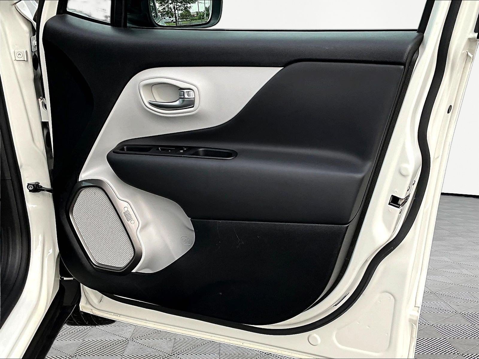 Used 2022 Jeep Renegade Limited AWD/4WD image 28