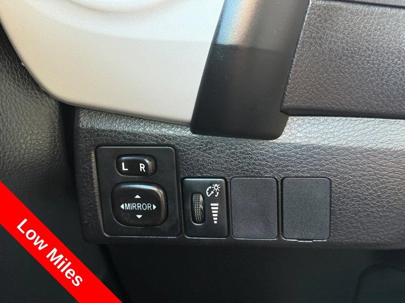 Used 2017 Toyota Corolla LE w/ Carpet Mat Package (TMS) FWD image 27