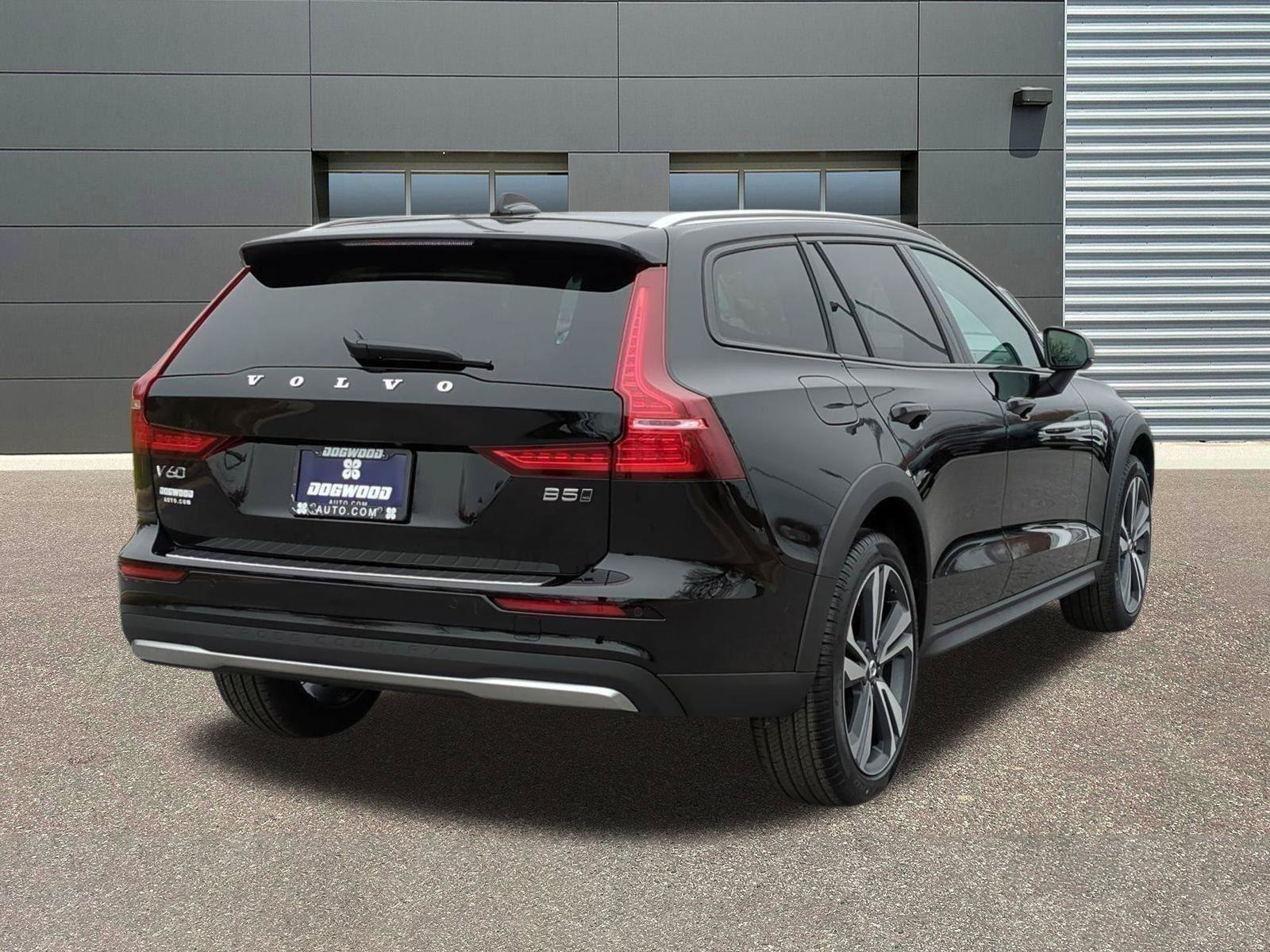 New 2026 Volvo V60 B5 Cross Country Plus w/ Protection Package Premier AWD/4WD image 7