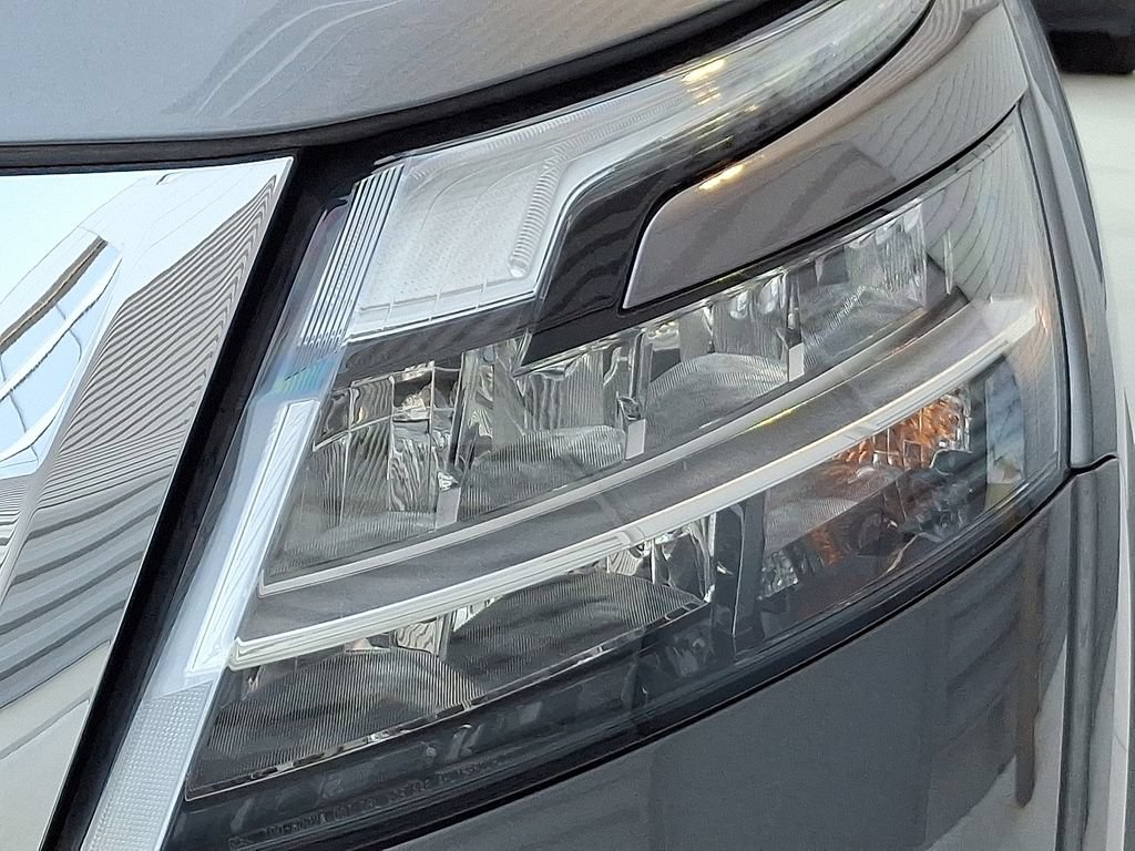 Used 2023 Nissan Pathfinder SL AWD/4WD image 13