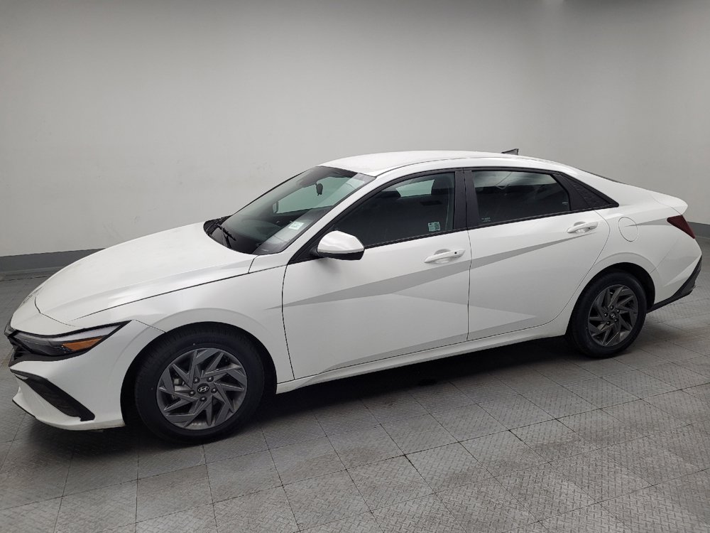 Used 2024 Hyundai Elantra SEL FWD image 2
